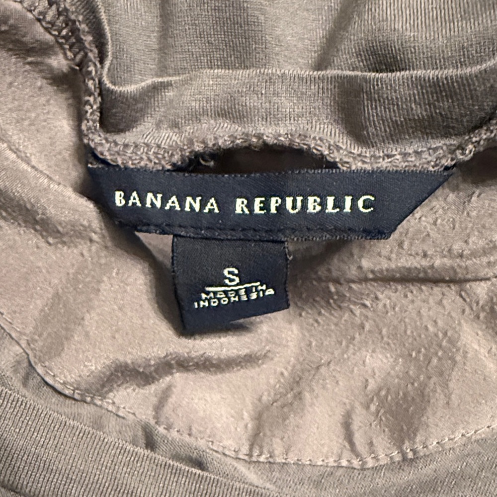 Banana Republic Charcoal Ruffle Sleeve Tank - Picture 2 of 6